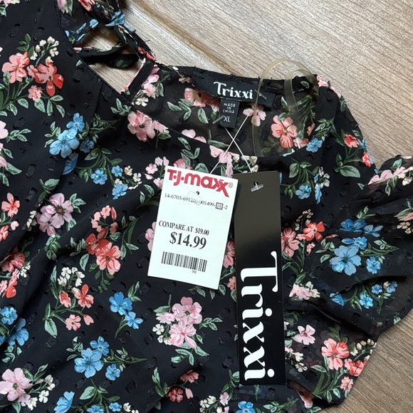 NWT Trixxi Black Floral Dress with Ruffle Sleeves - Picture 2 of 9